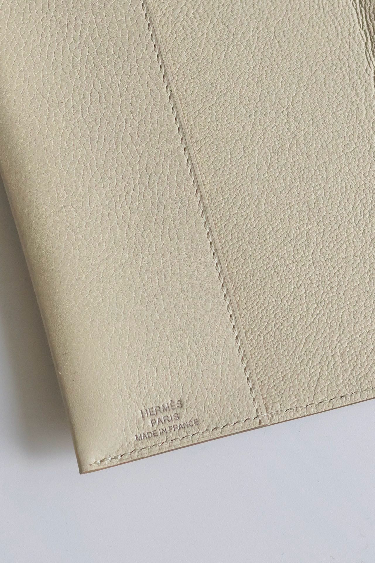 Hermes R.M.S Passport Holder in Beton Evercolor Calfskin - Image 3