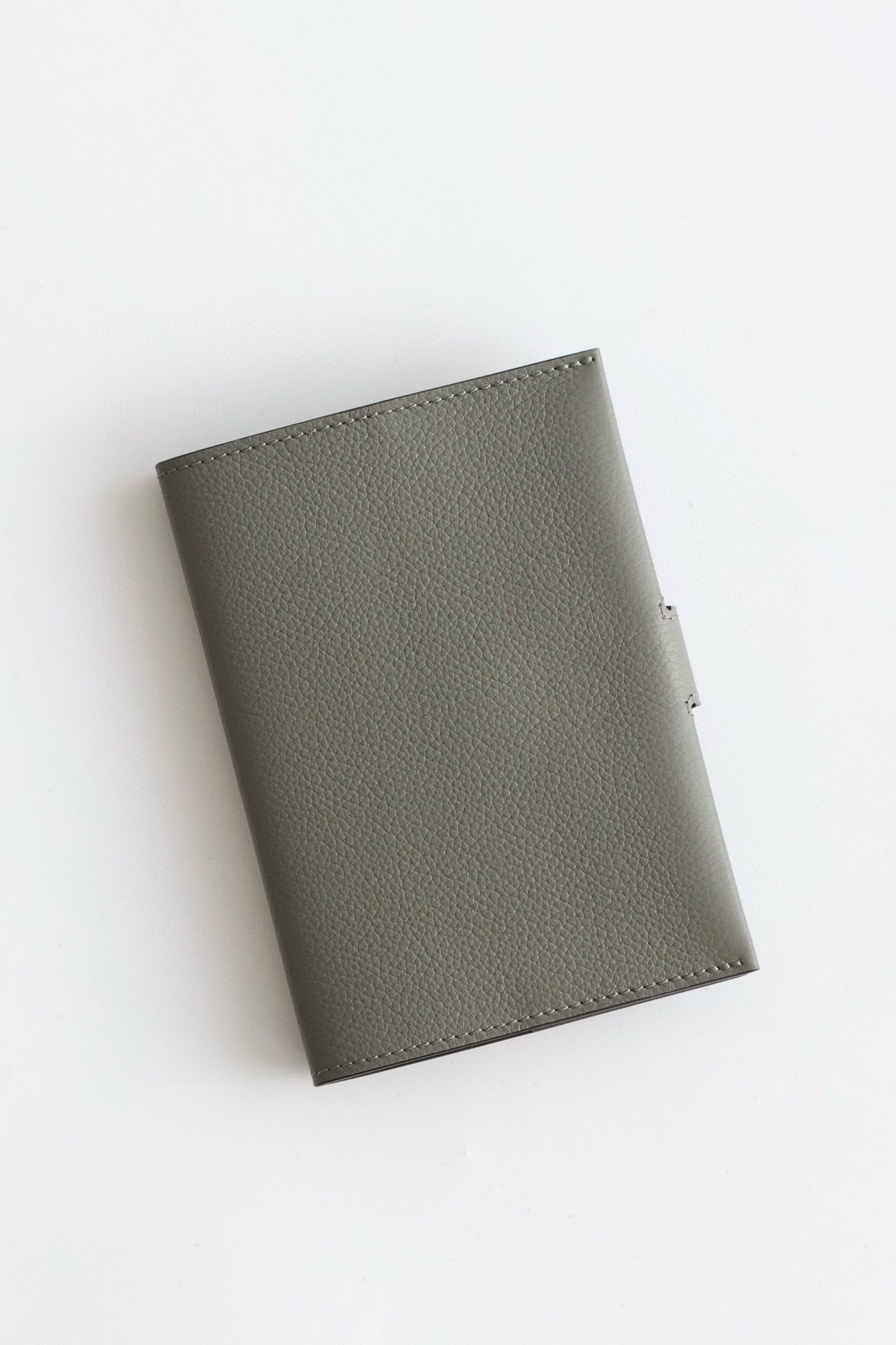 Hermes R.M.S Passport Holder in Gris Meyer Evercolor Calfskin - Image 9