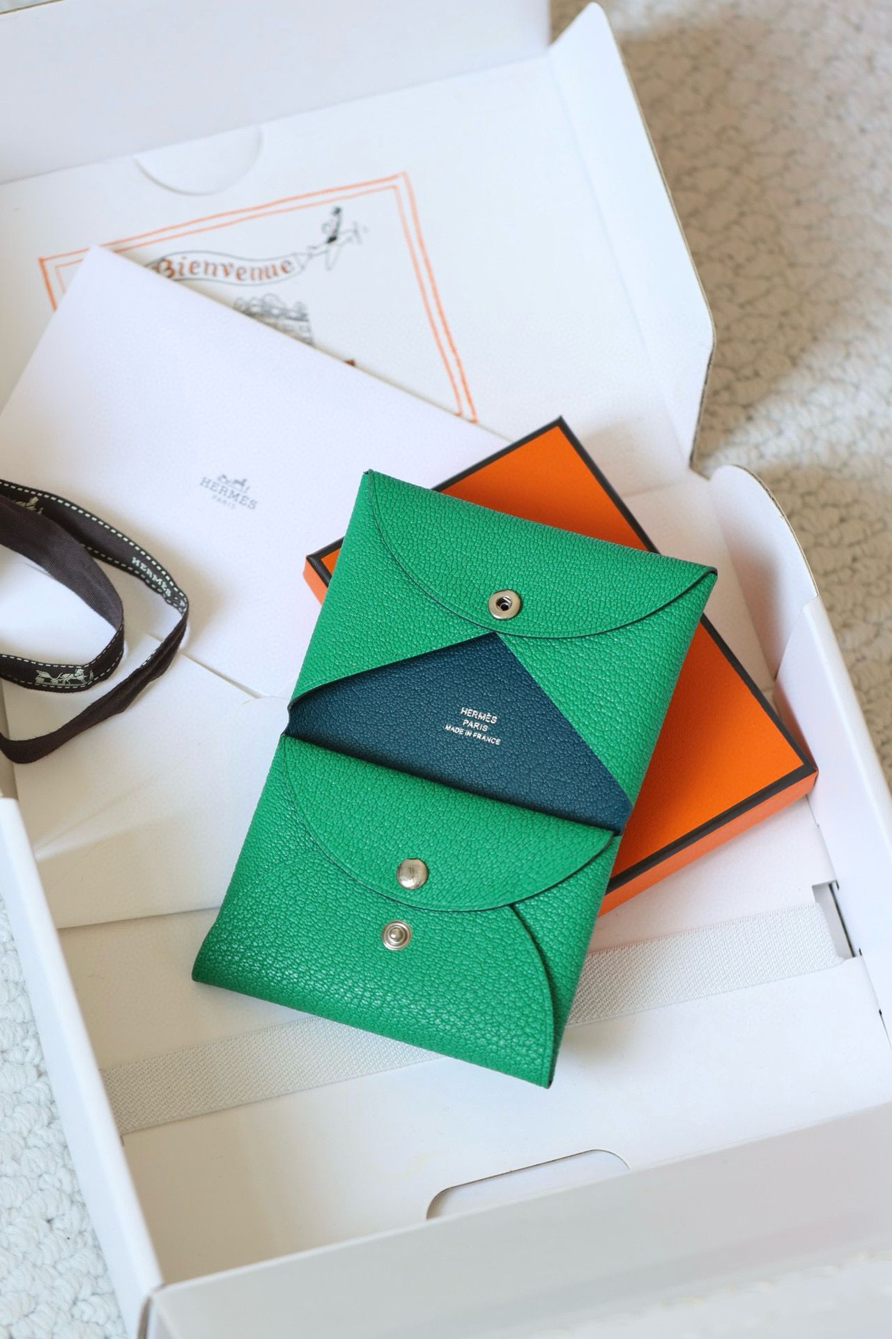 Hermes Calvi Duo Verso Card Holder in Menthe Mysore Goatskin - Image 3