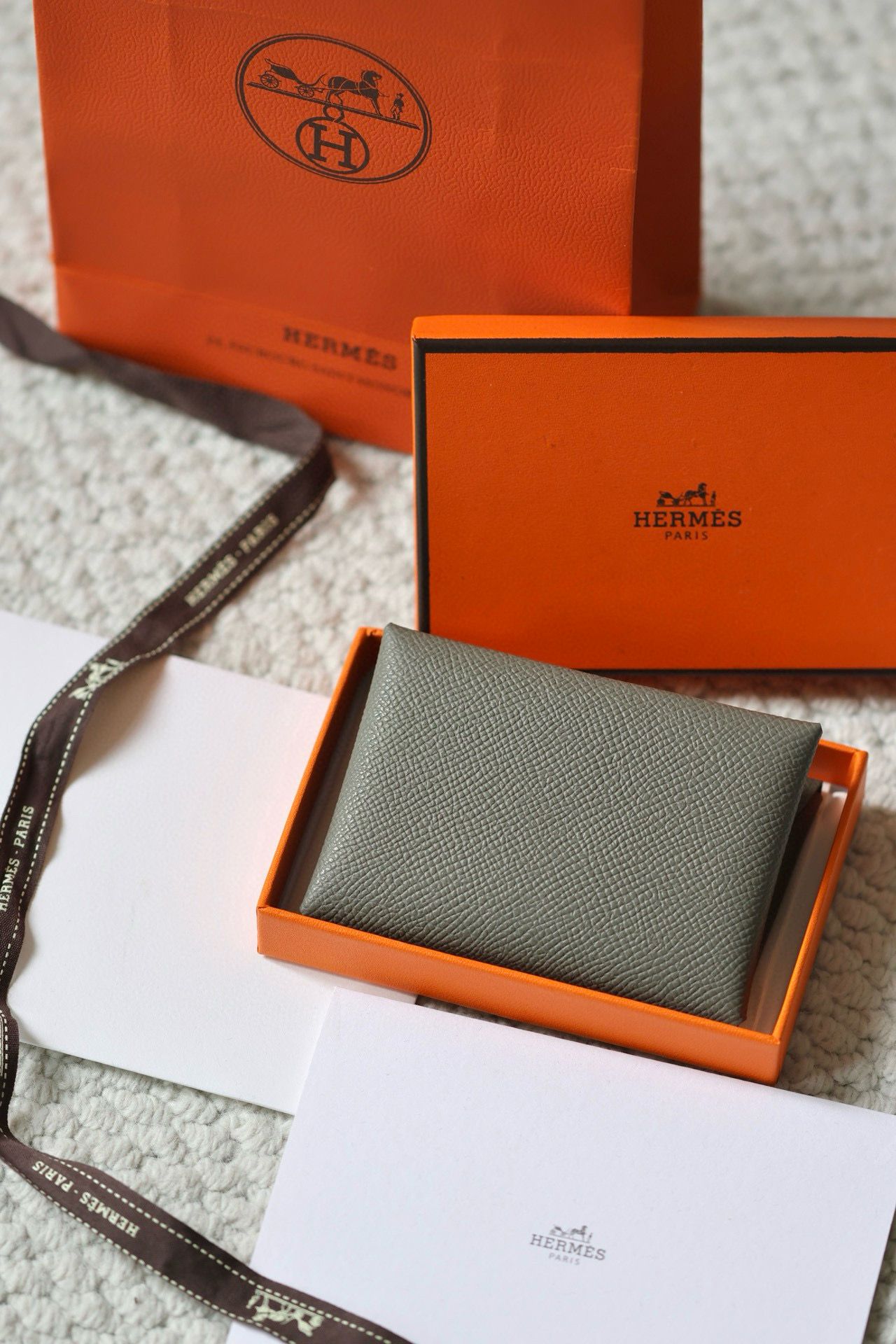 Hermes Calvi Duo Card Holder in Gris Meyer Epsom Calfskin - Image 4