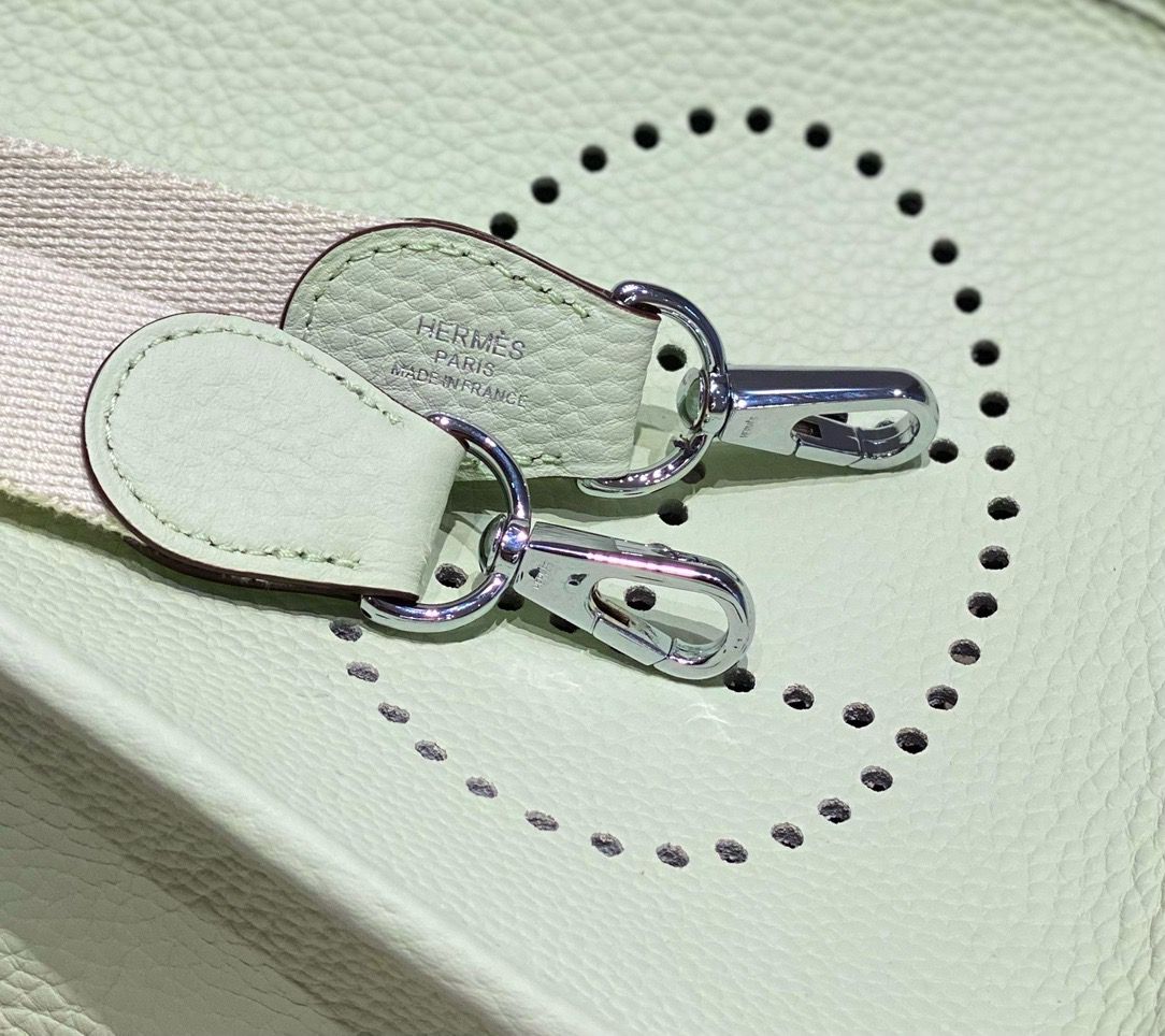 Hermes Evelyne III TPM Bag In Vert Fizz Clemence Leather - Image 8