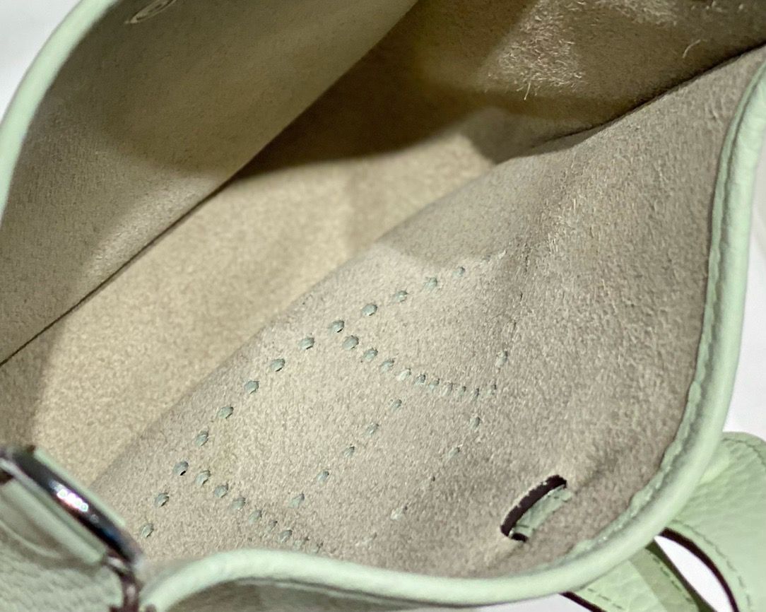 Hermes Evelyne III TPM Bag In Vert Fizz Clemence Leather - Image 9