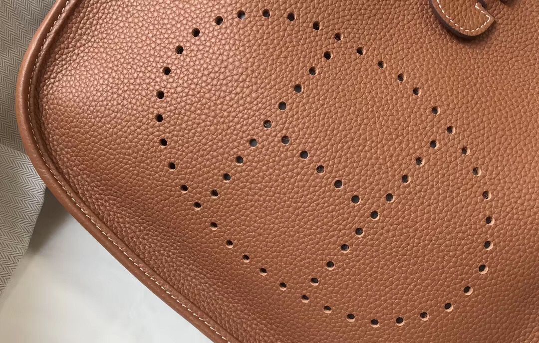 Hermes Evelyne III 29 PM Bag In Gold Clemence Leather - Image 6