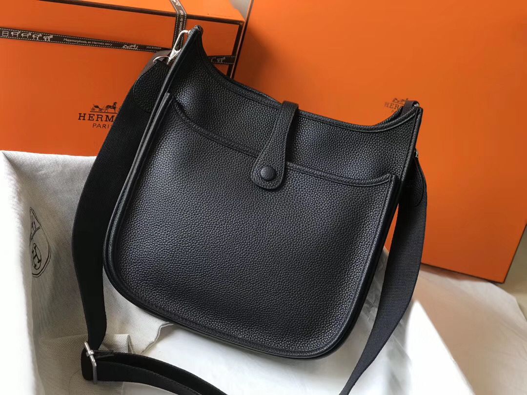 Hermes Evelyne III 29 PM Bag In Black Clemence Leather - Image 4