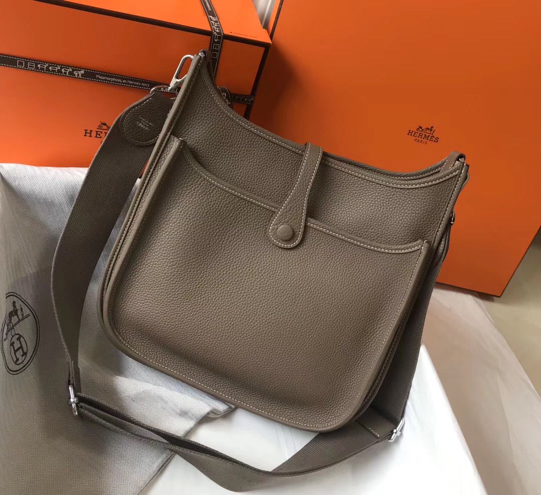 Hermes Evelyne III 29 PM Bag In Taupe Clemence Leather - Image 3