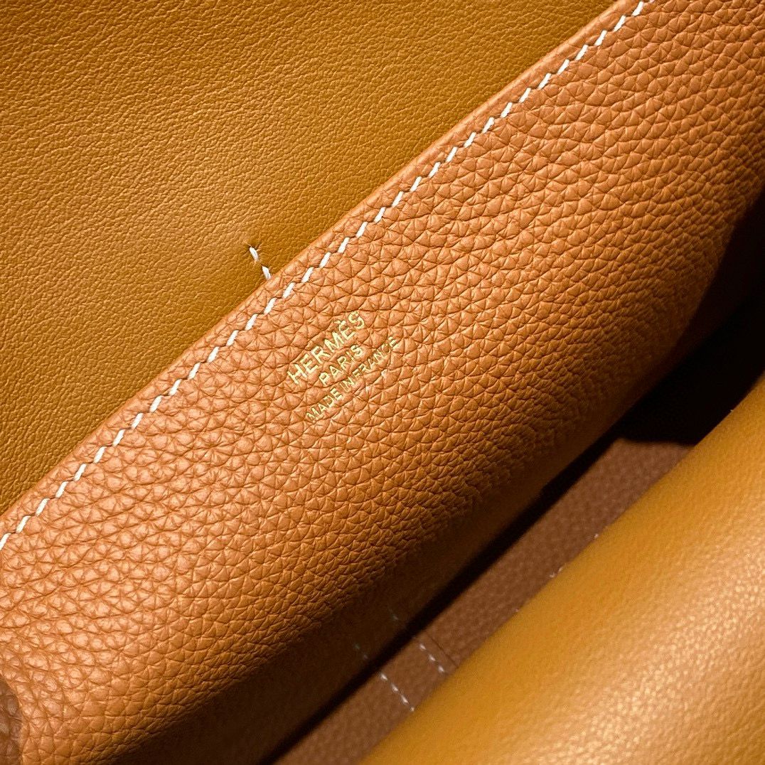 Hermes Halzan 25 Bag in Gold Clemence Leather - Image 8