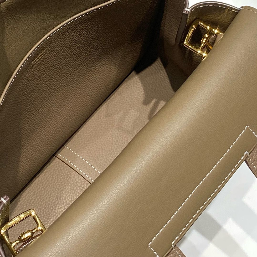 Hermes Halzan 25 Bag in Taupe Clemence Leather - Image 9