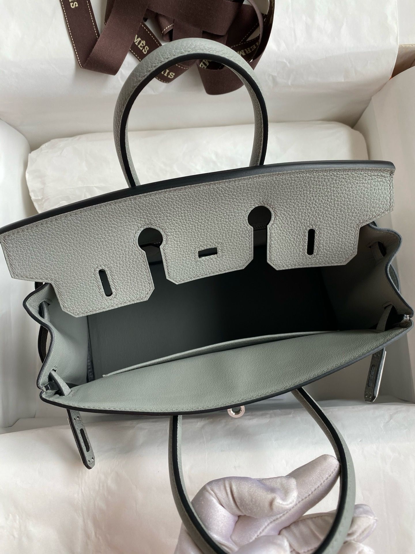 Hermes Birkin 25 Retourne Handmade Bag in Gris Mouette Clemence Leather - Image 7
