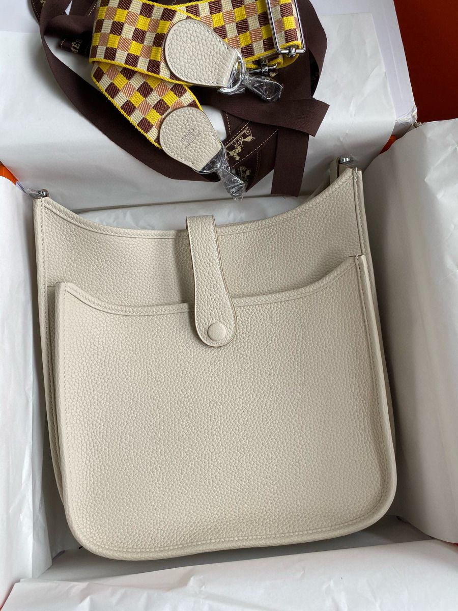 Hermes Evelyne III PM 29 Handmade Bag in Craie Clemence Leather - Image 3