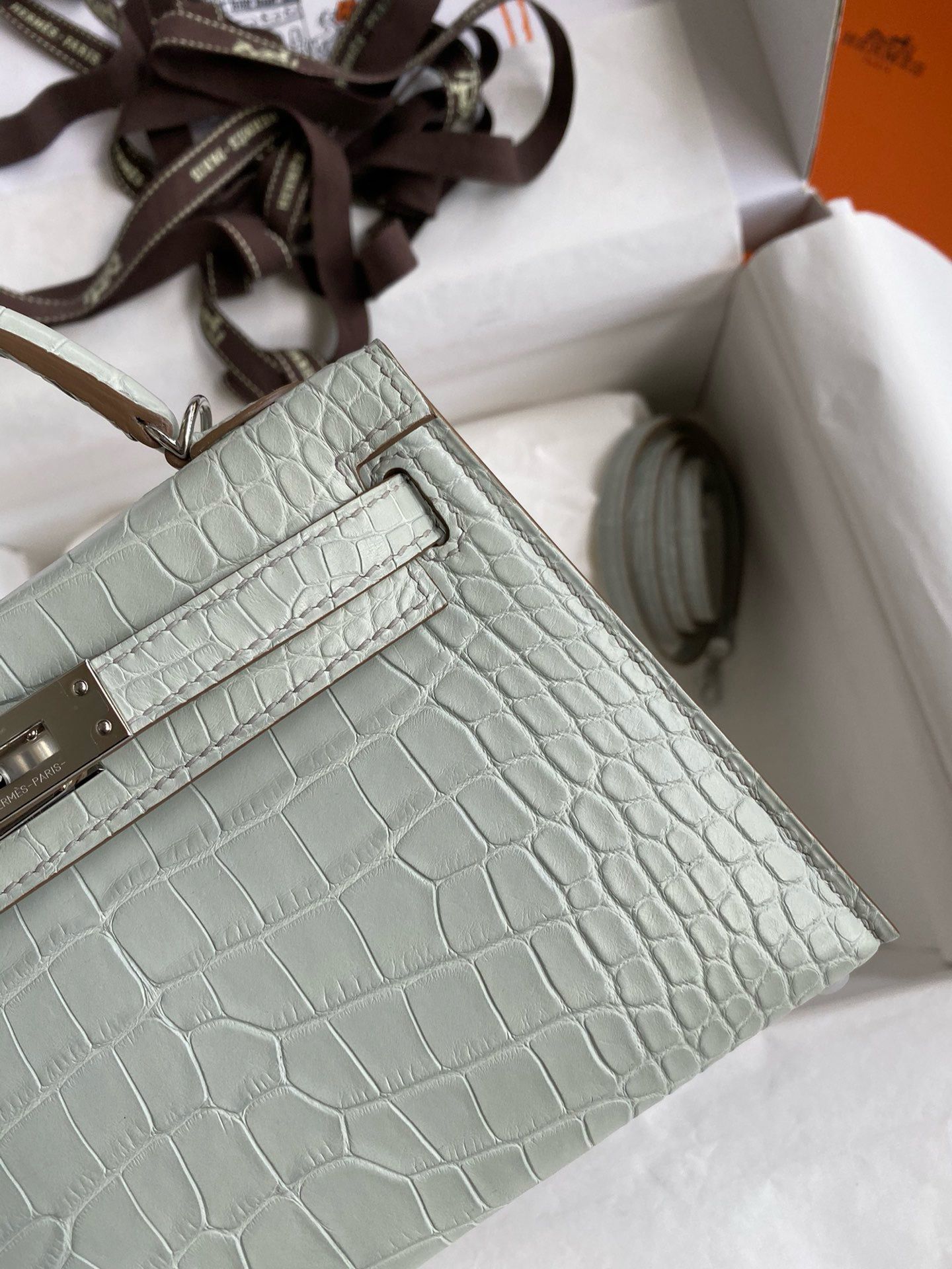 Hermes Kelly Mini II Sellier Handmade Bag In Gris Neve Matte Alligator Leather - Image 5