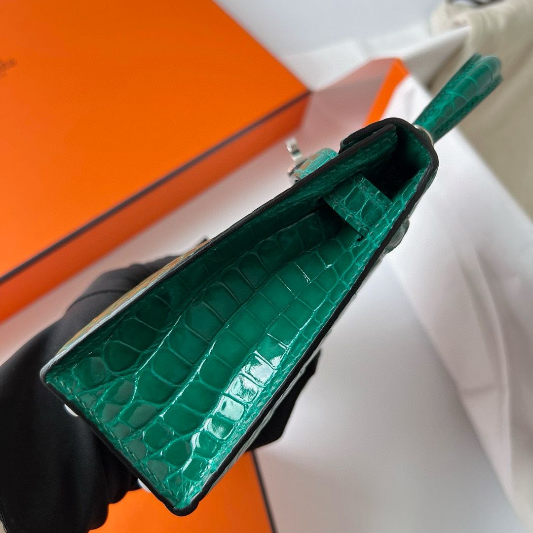 Hermes Kelly Mini II Sellier Handmade Bag in Vert Emeraude Shiny Alligator Leather - Image 6
