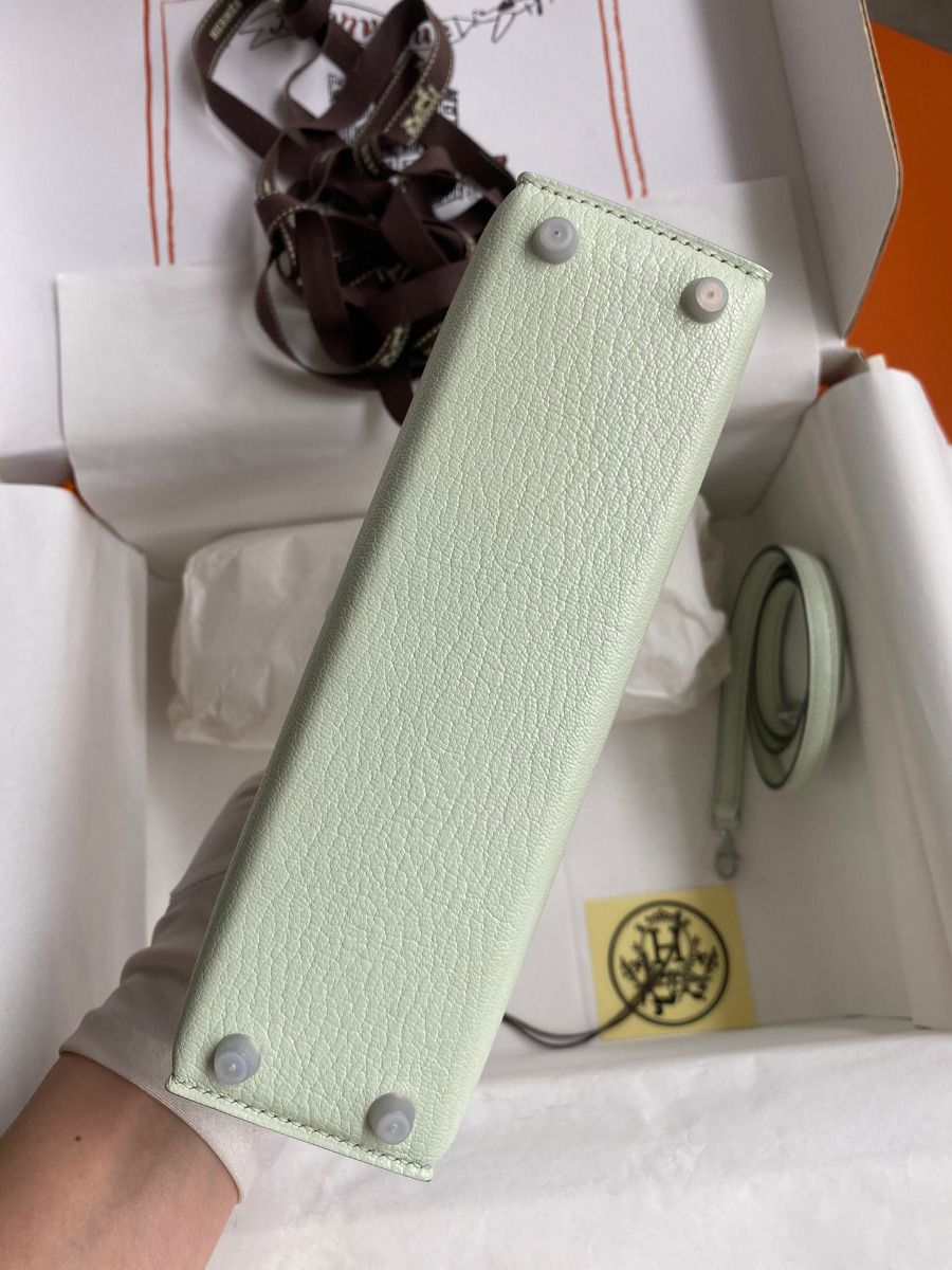 Hermes Kelly Mini II Sellier Handmade Bag In Vert Fizz Chevre Mysore Leather - Image 4