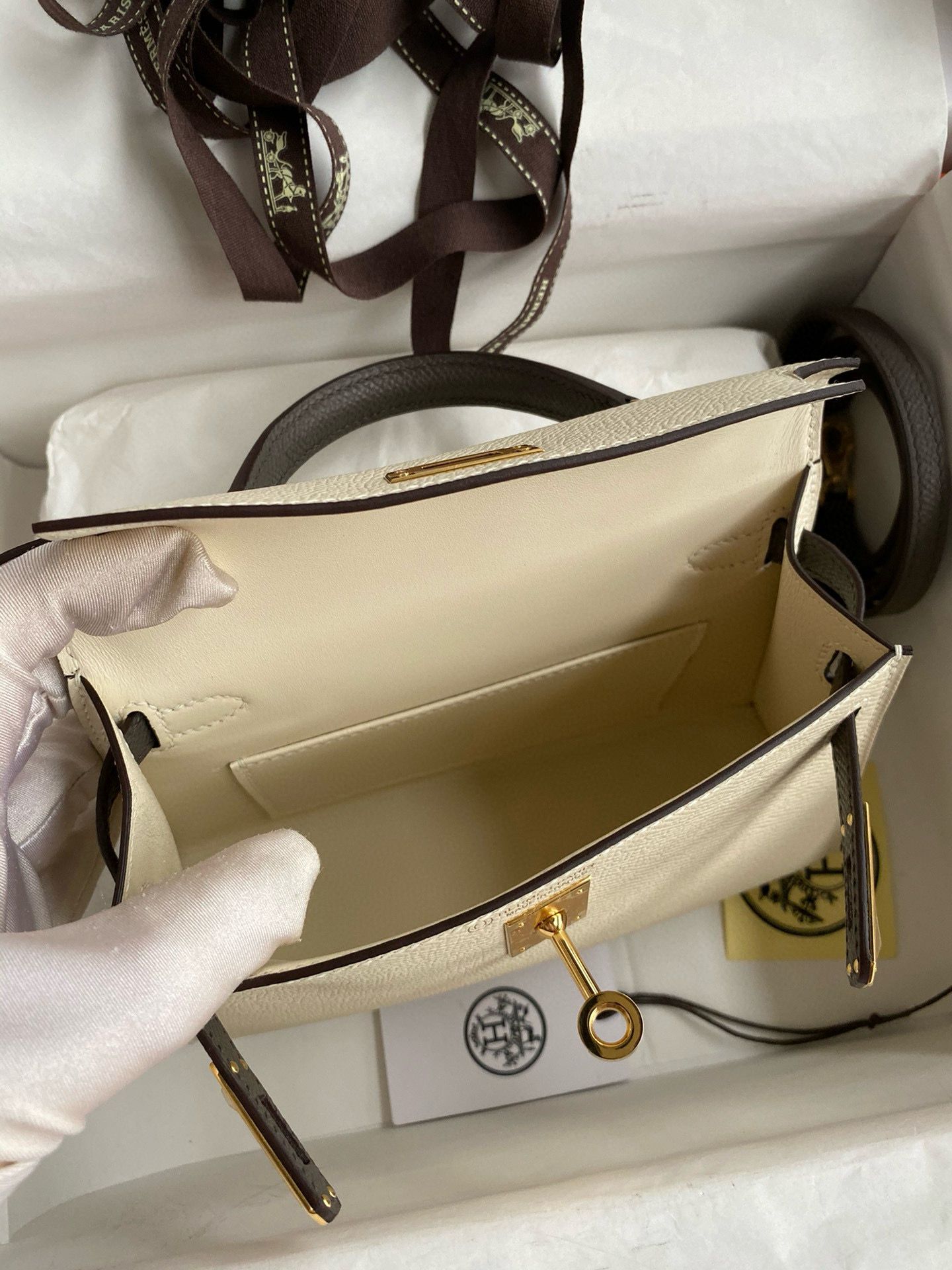 Hermes Kelly Mini II Sellier Bicolor Handmade Bag in Craie and Etain Epsom Calfskin - Image 10