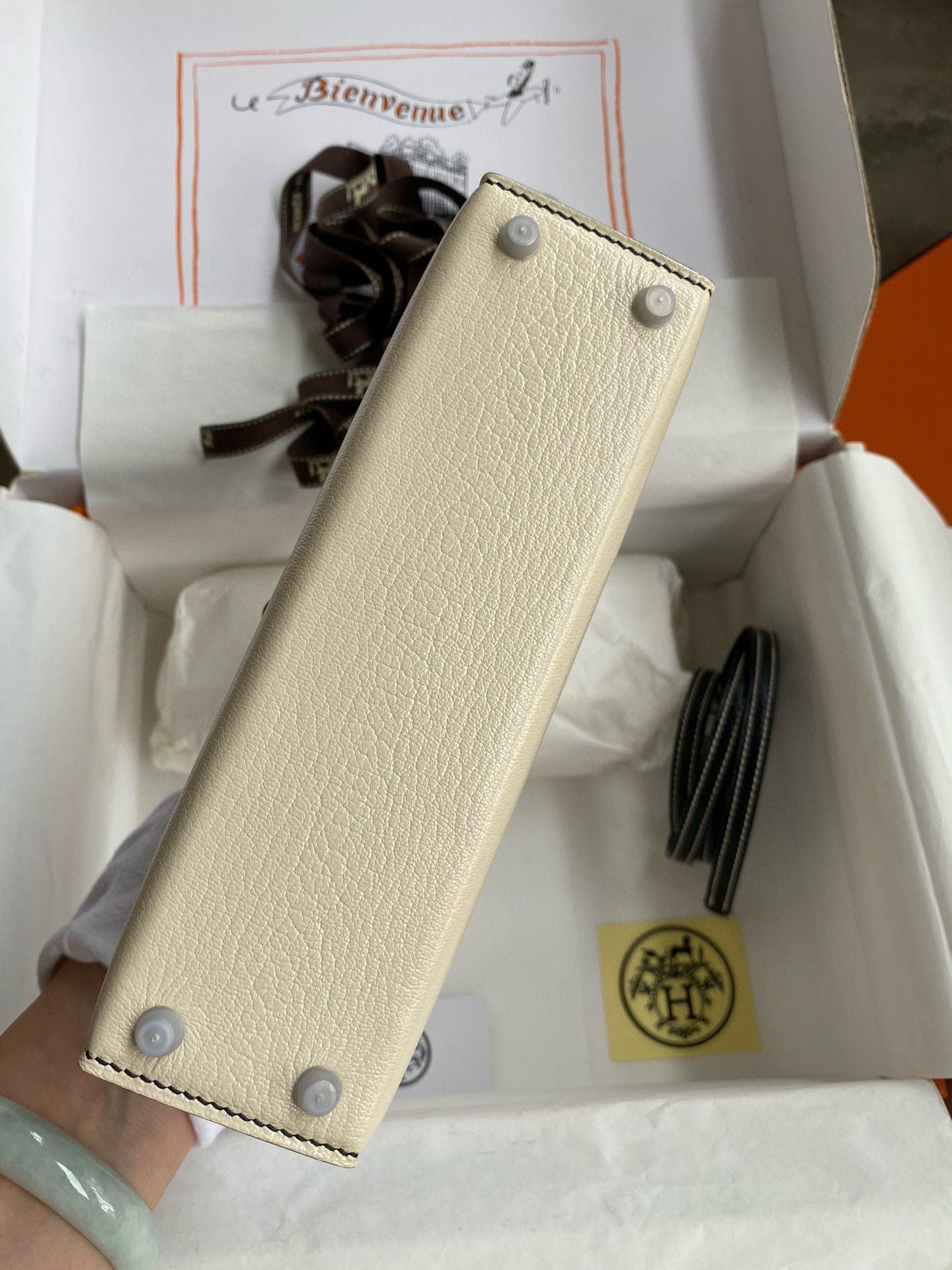 Hermes Kelly Mini II Sellier Bicolor Handmade Bag in Nata and Black Chevre Mysore Leather - Image 4