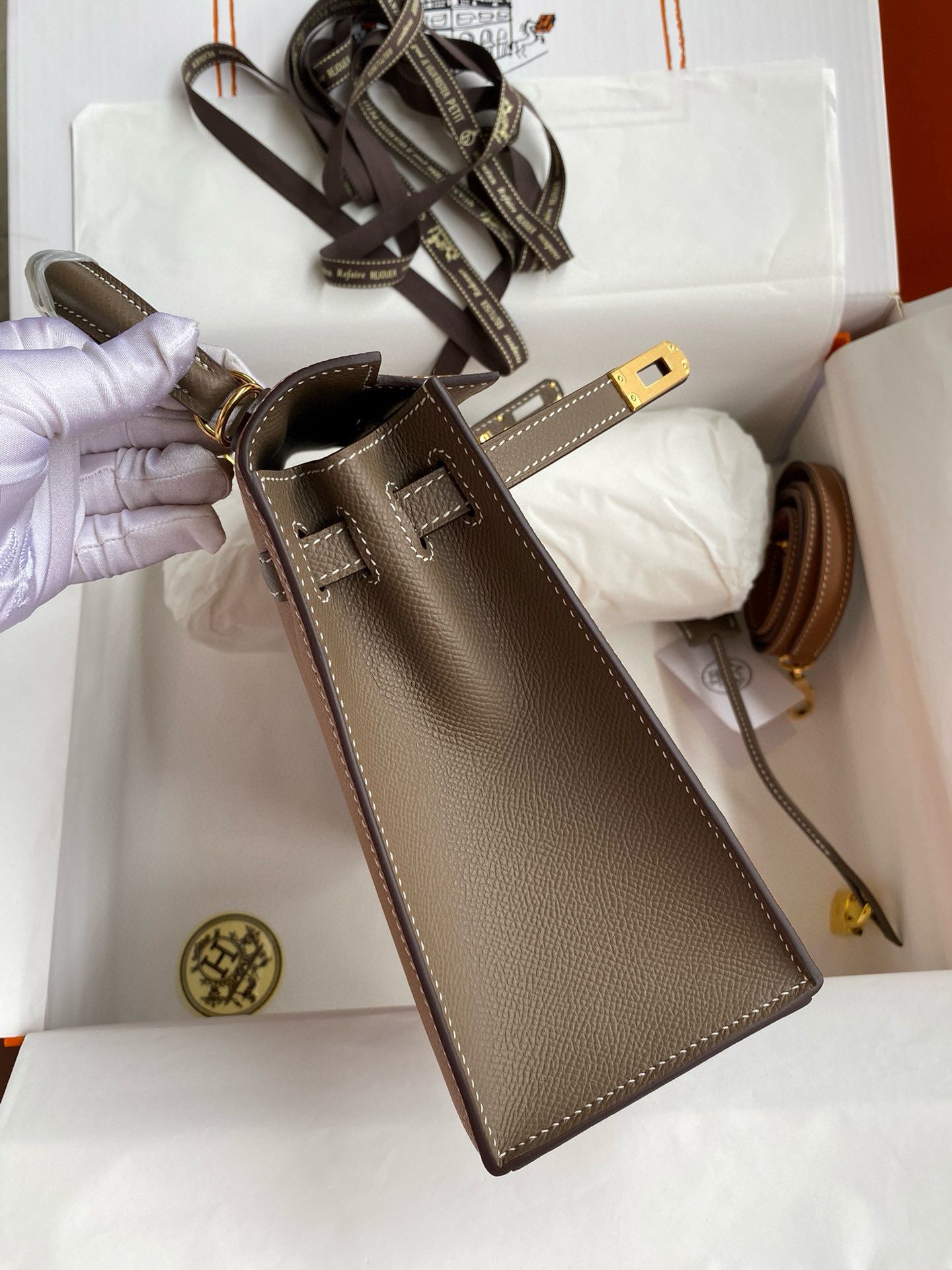 Hermes HSS Kelly Sellier 25 Bicolor Bag in Gold and Taupe Epsom Calfskin - Image 6