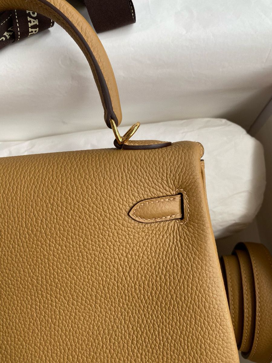 Hermes Kelly Retourne 25 Handmade Bag In Biscuit Clemence Leather - Image 5