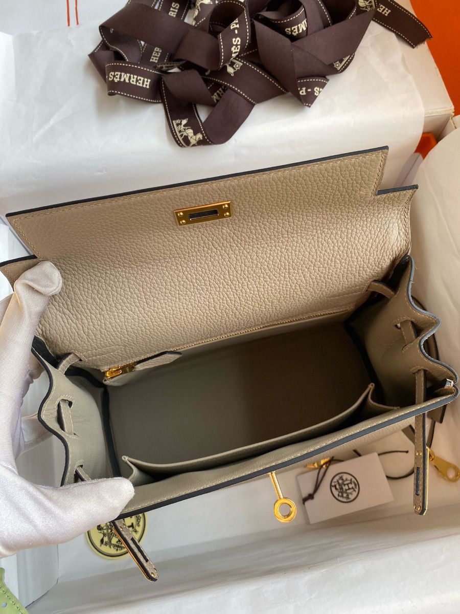 Hermes Kelly Retourne 25 Handmade Bag In Gris Tourterelle Clemence Leather - Image 9