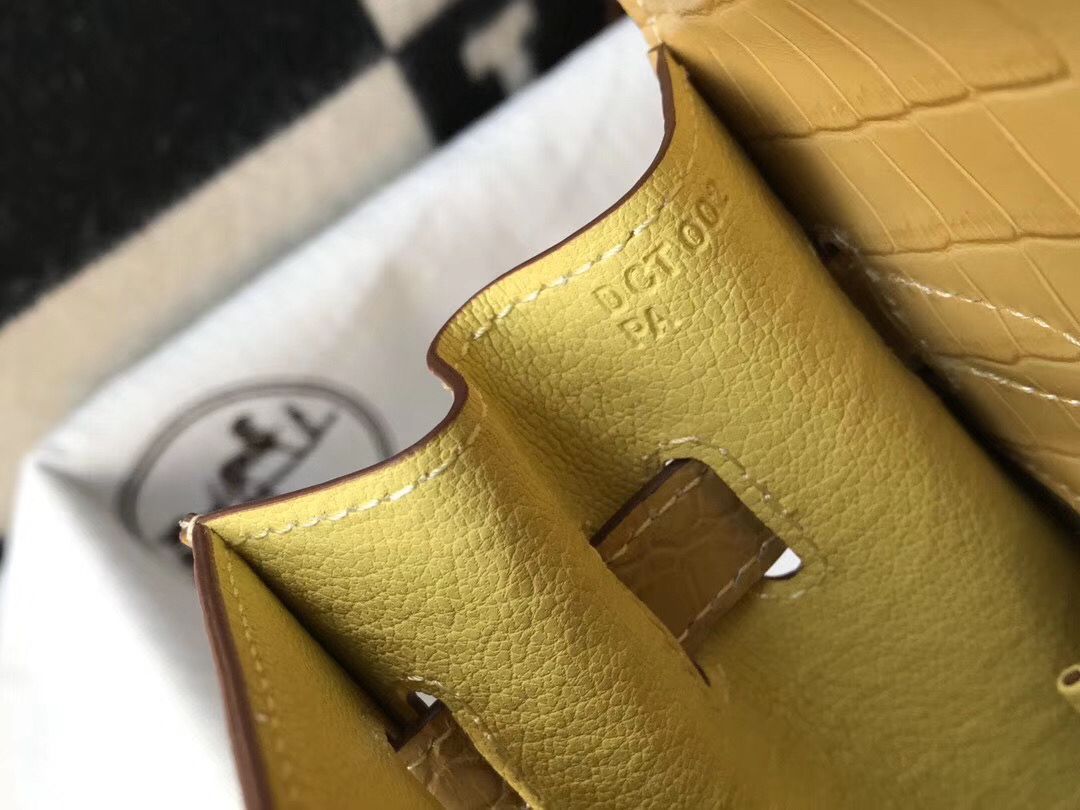 Hermes Kelly 25cm Handmade Bag In Jaune Poussin Embossed Crocodile Leather - Image 8