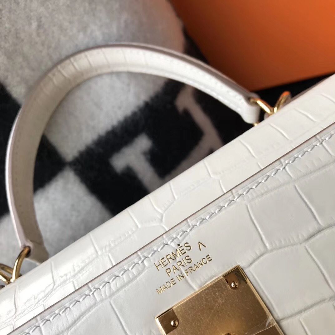 Hermes Kelly 25cm Handmade Bag In White Embossed Crocodile Leather - Image 7