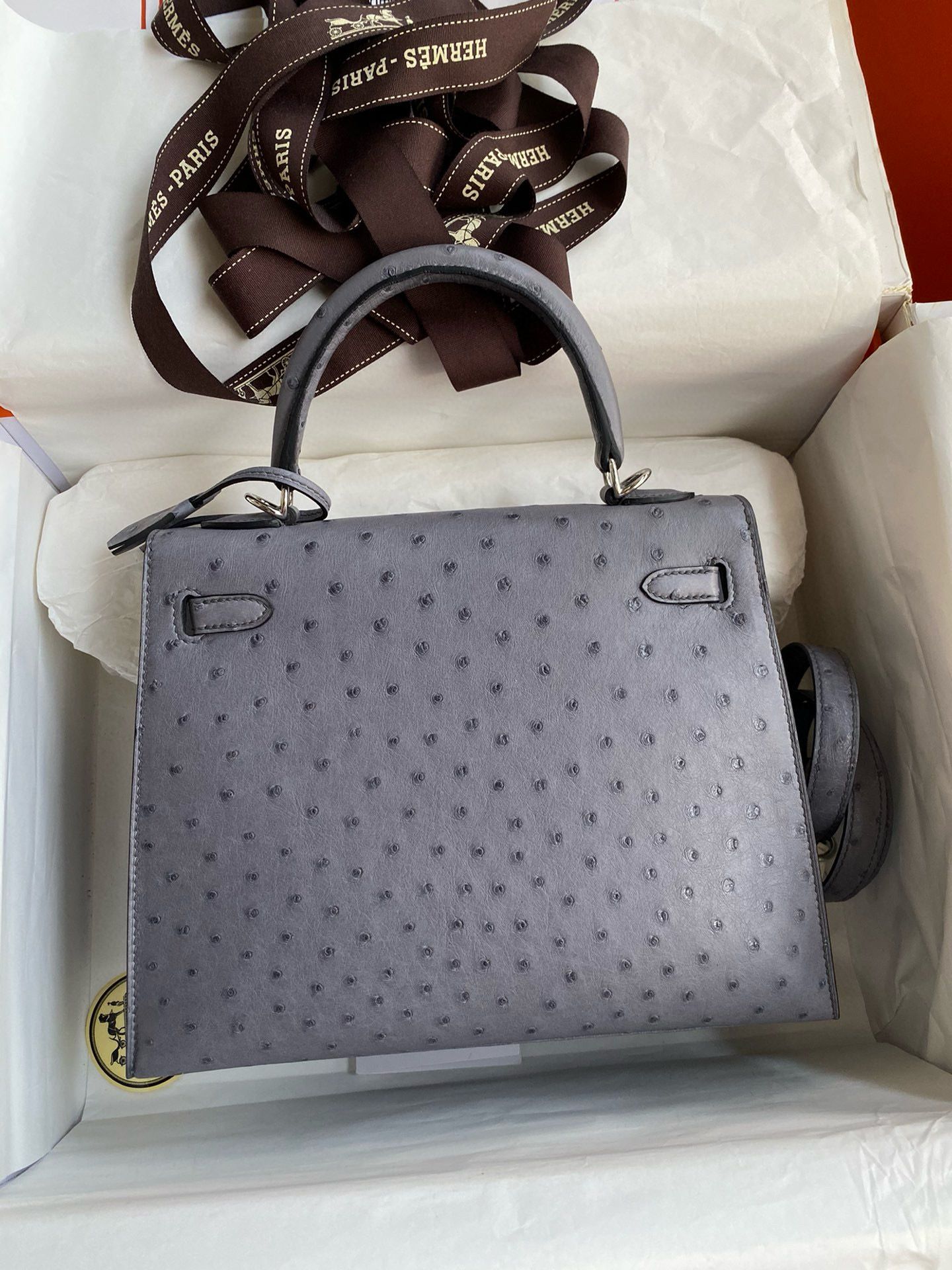Hermes Kelly Sellier 25 Handmade Bag in Gris Agate Ostrich Leather - Image 3