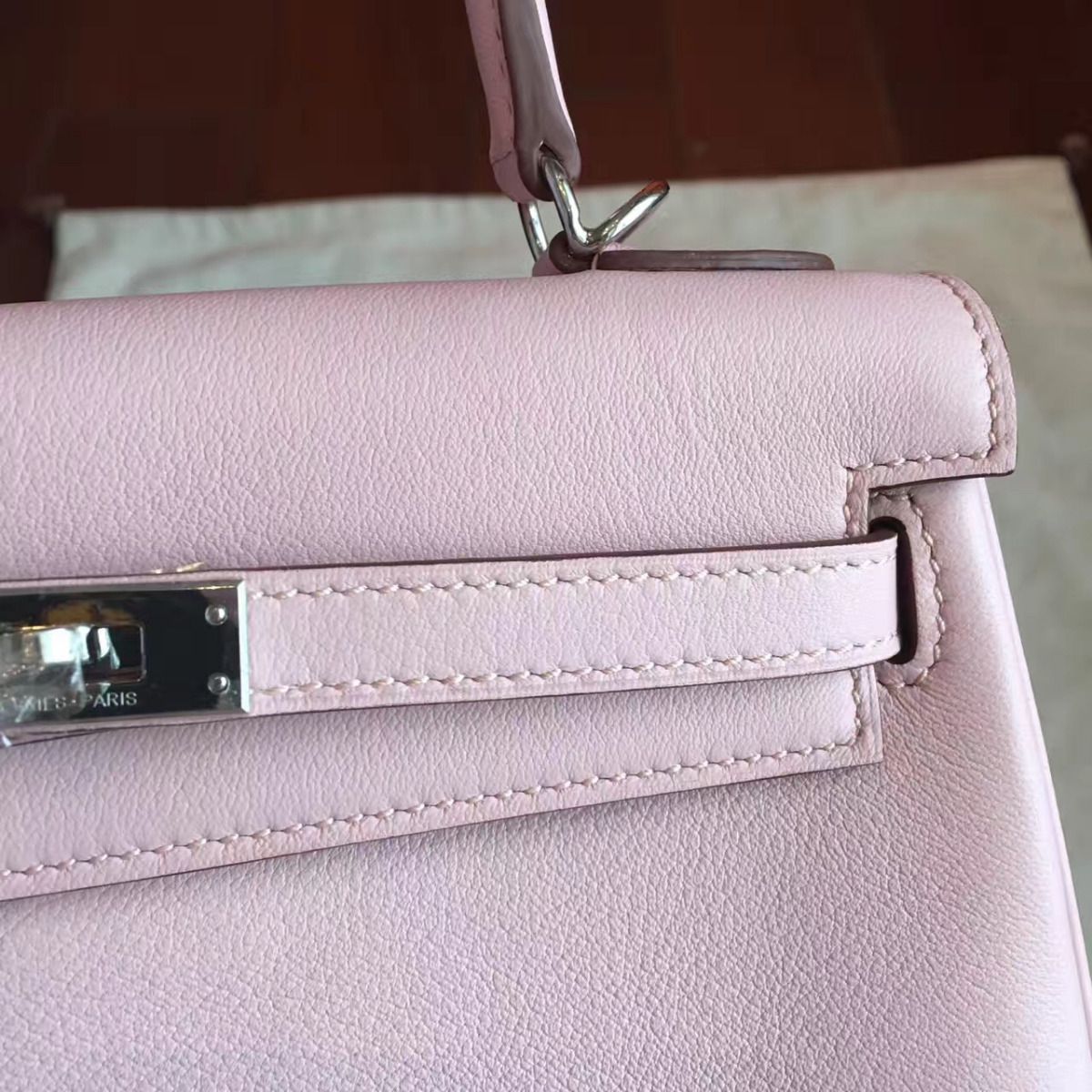 Hermes Kelly 25cm Retourne Handmade Bag In Rose Dragee Swift Leather - Image 4