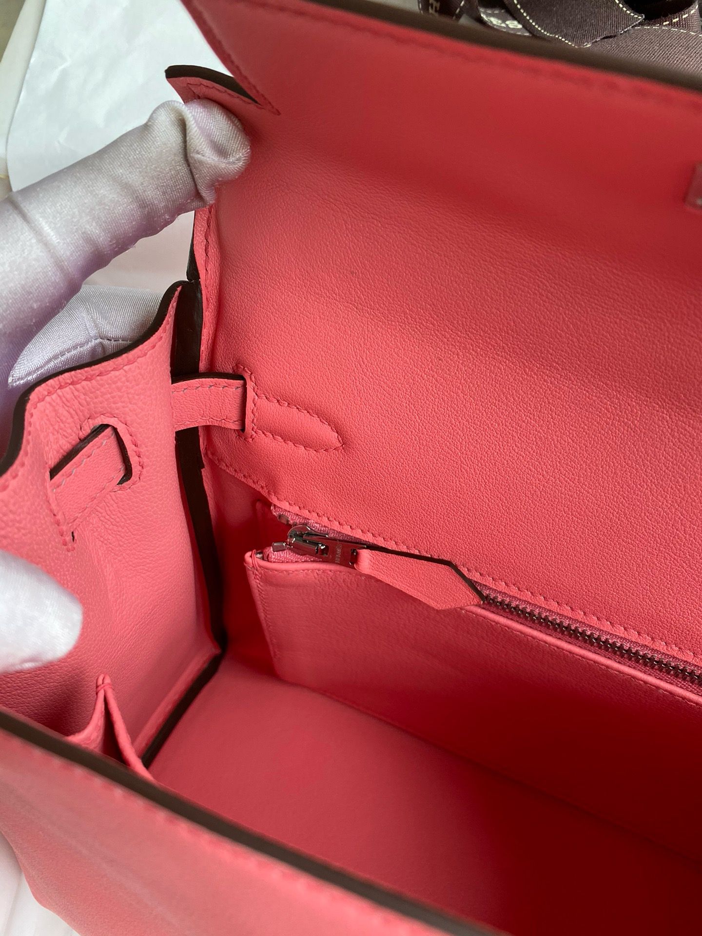 Hermes Kelly Retourne 25 Handmade Bag In Rose d'Ete Swift Calfskin - Image 10