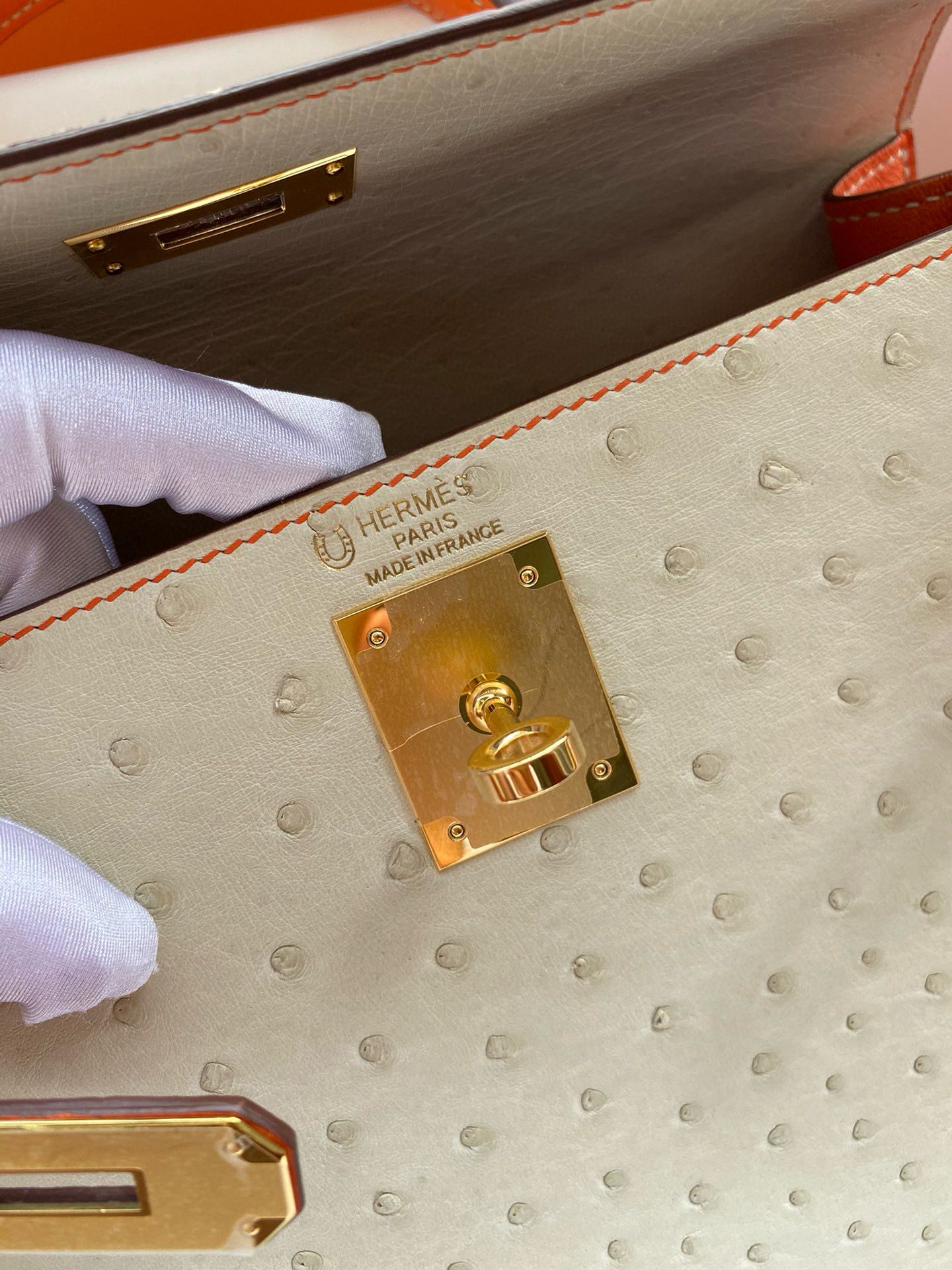 Hermes HSS Kelly 28 Bicolor Bag in Parchemin and Orange Ostrich Leather - Image 8