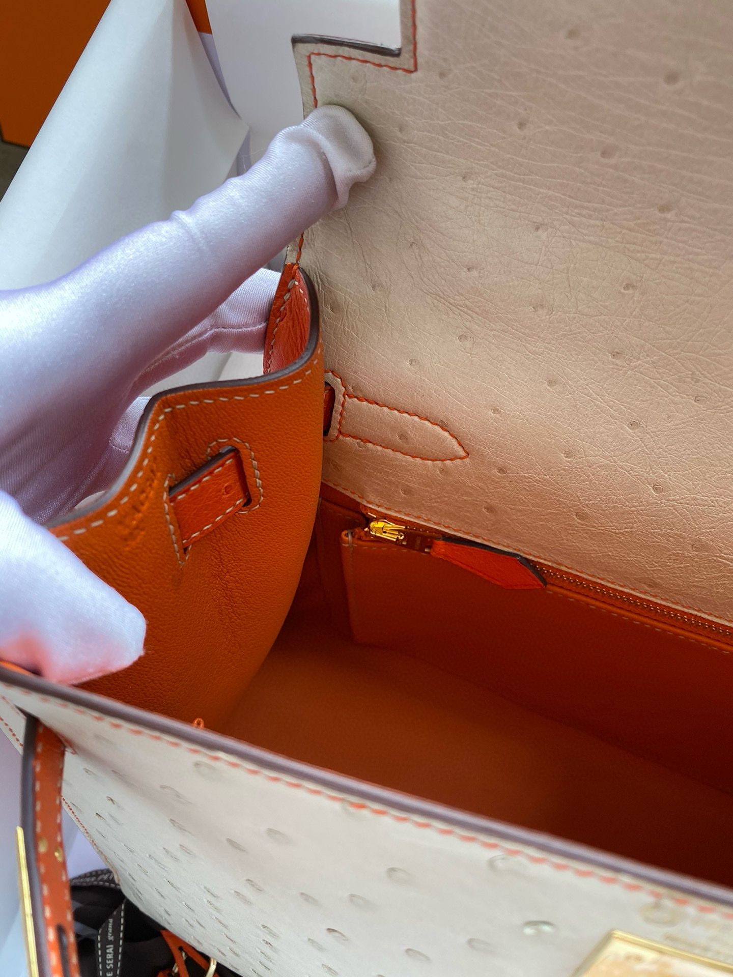 Hermes HSS Kelly 28 Bicolor Bag in Parchemin and Orange Ostrich Leather - Image 10