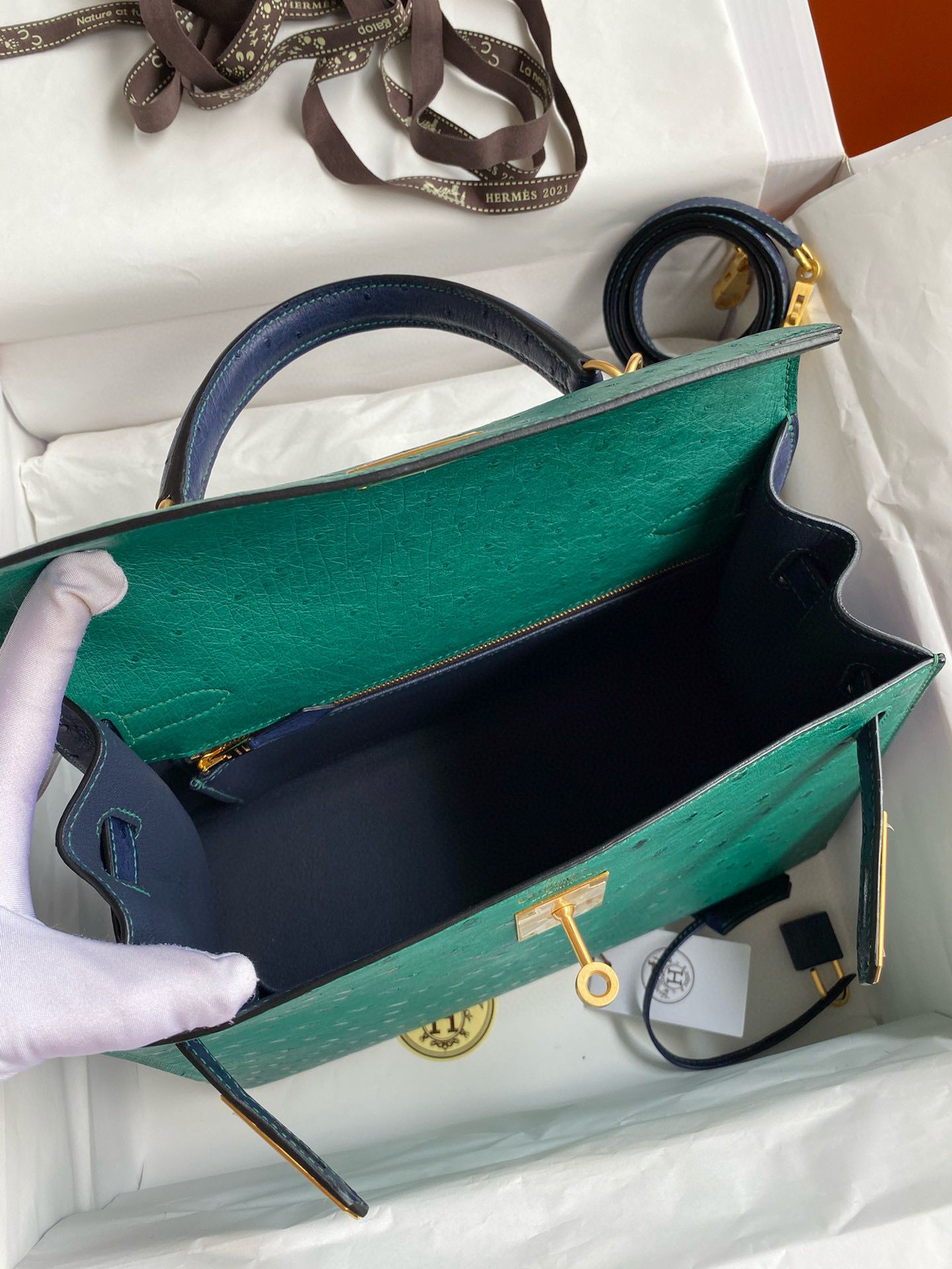Hermes HSS Kelly 28 Bicolor Bag in Vert Vertigo and Blue Iris Ostrich Leather - Image 9