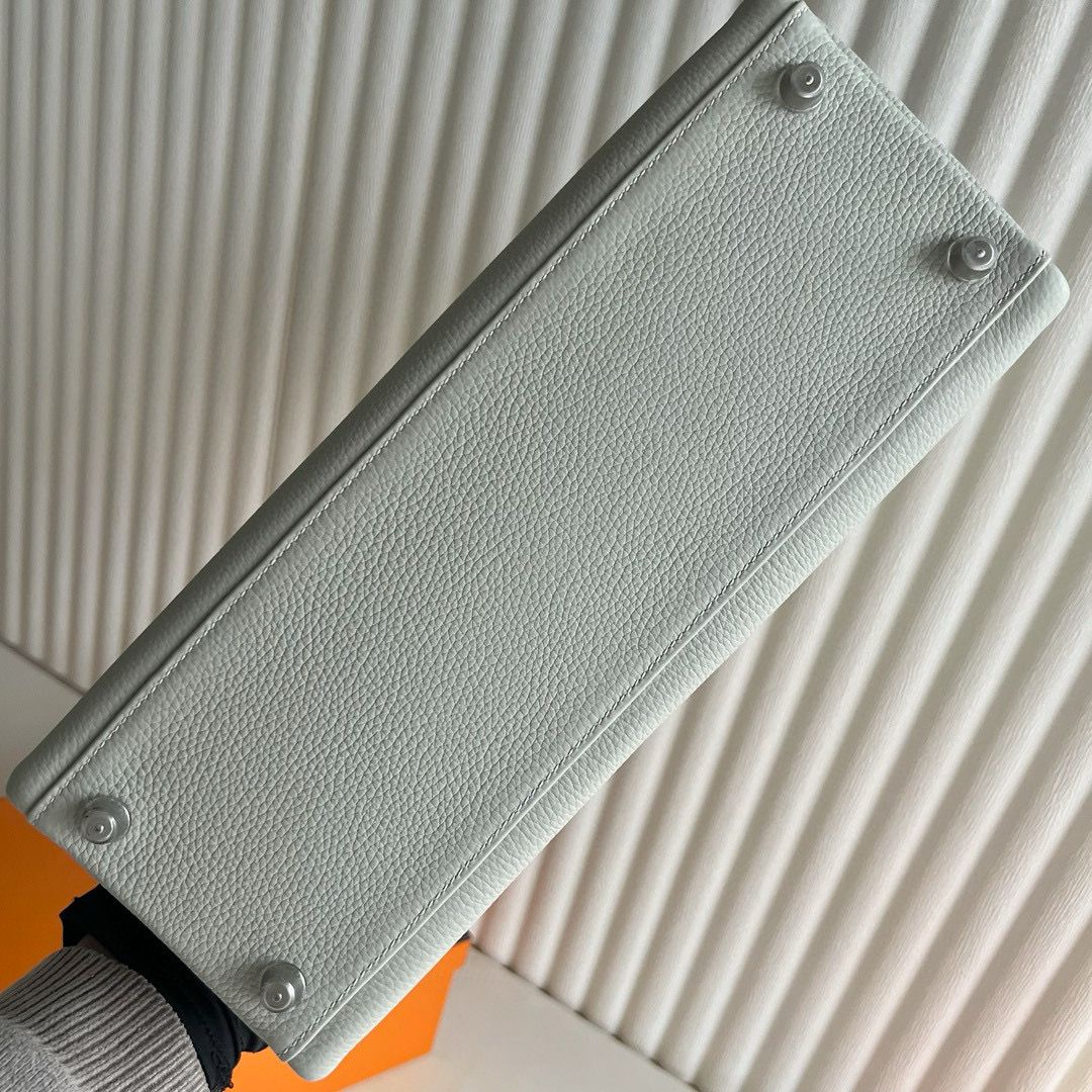 Hermes Kelly Retourne 32 Handmade Bag in Pearl Grey Clemence Leather - Image 10