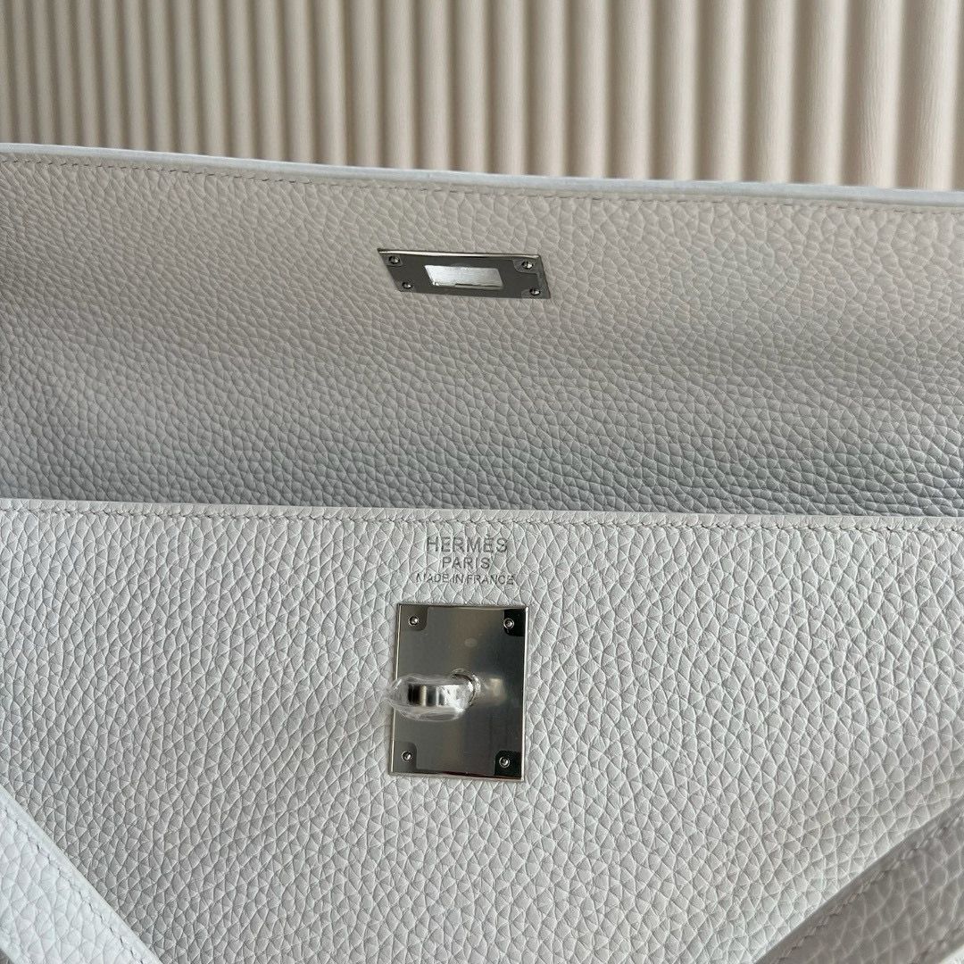Hermes Kelly Retourne 35 Handmade Bag in White Clemence Leather - Image 5