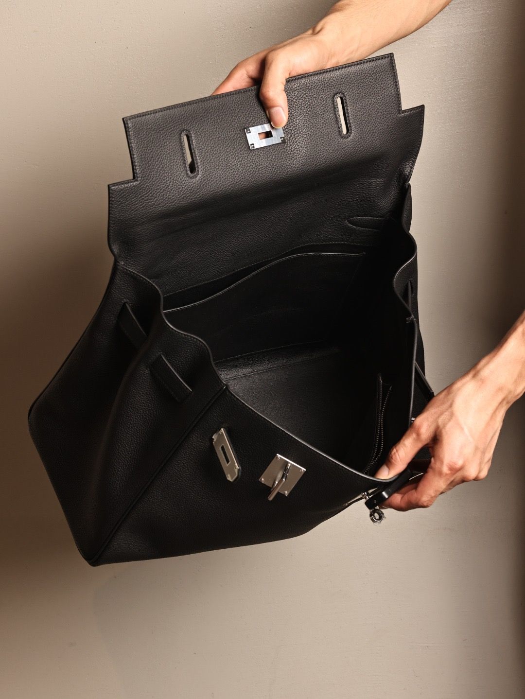 Hermes Kelly 42 Maxi Handmade Bag in Black Clemence Leather - Image 7