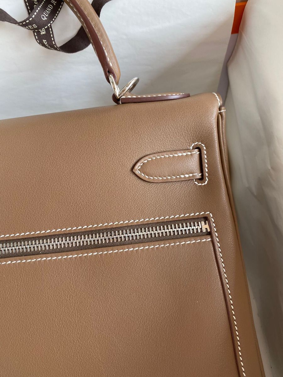 Hermes Kelly Lakis 32 Handmade Bag In Taupe Swift Calfskin - Image 5