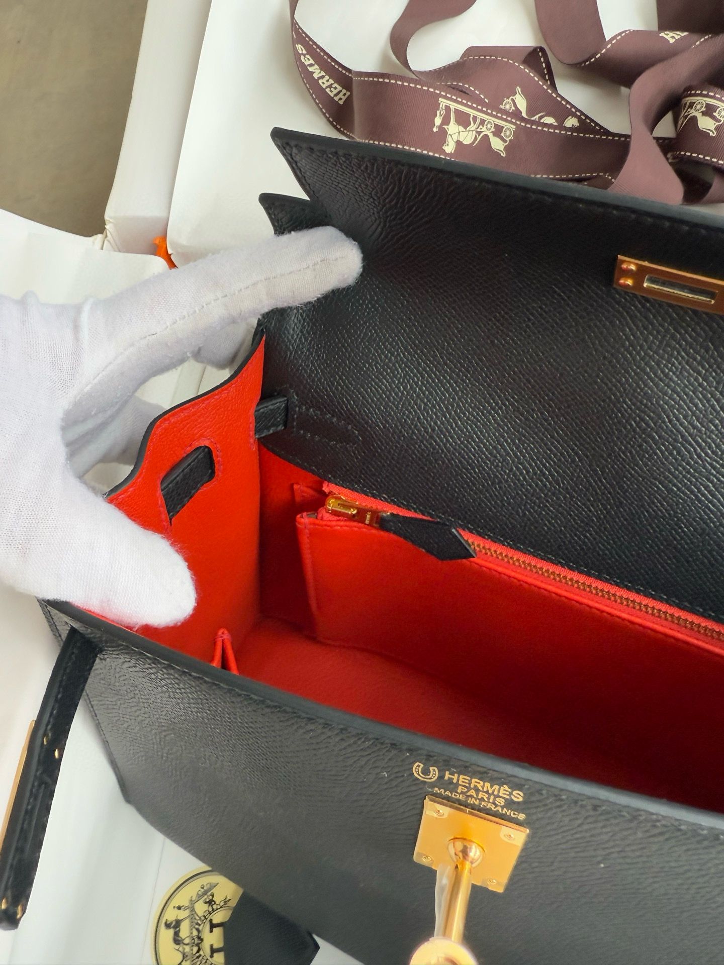 Hermes Kelly Sellier 25 Verso Handmade Bag in Black Epsom Calfskin - Image 10