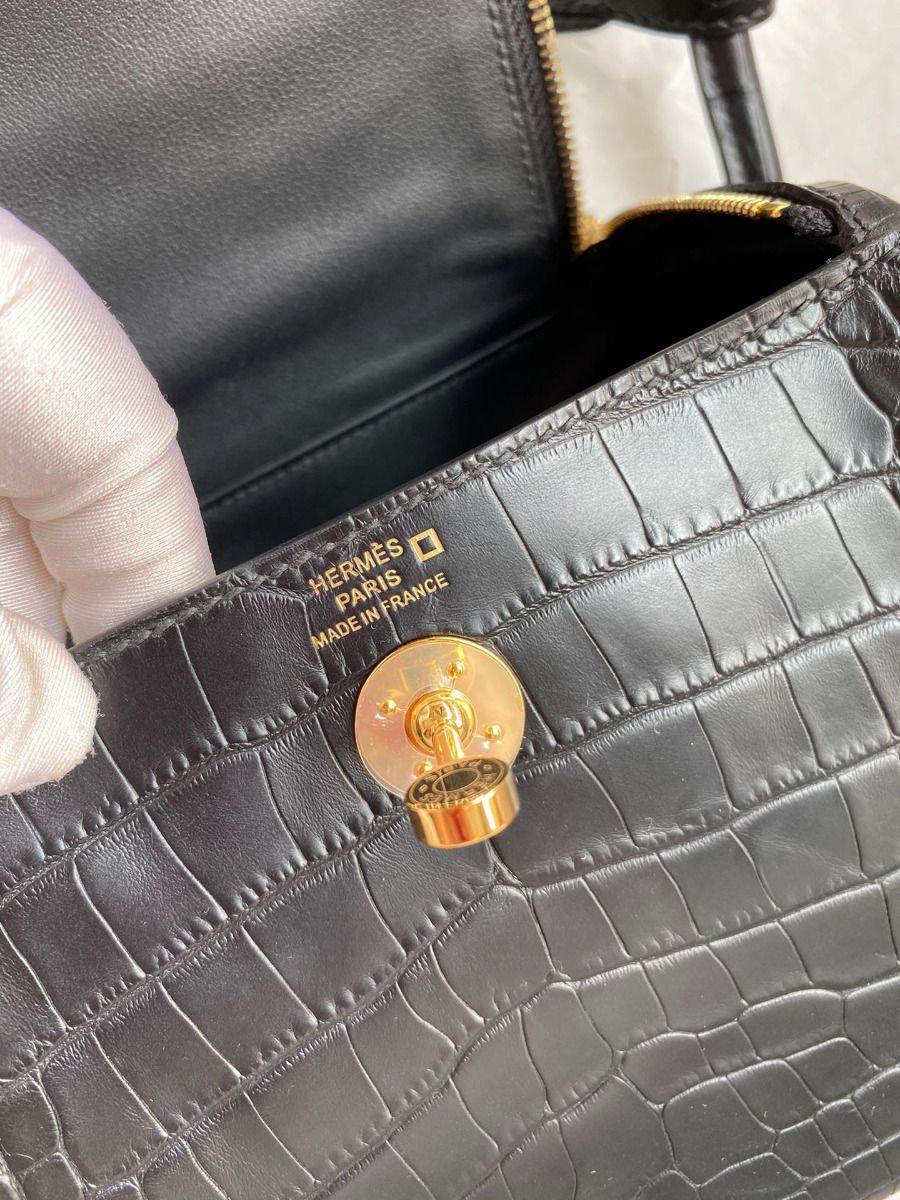 Hermes Mini Lindy Handmade Bag In Black Matte Alligator Leather - Image 9