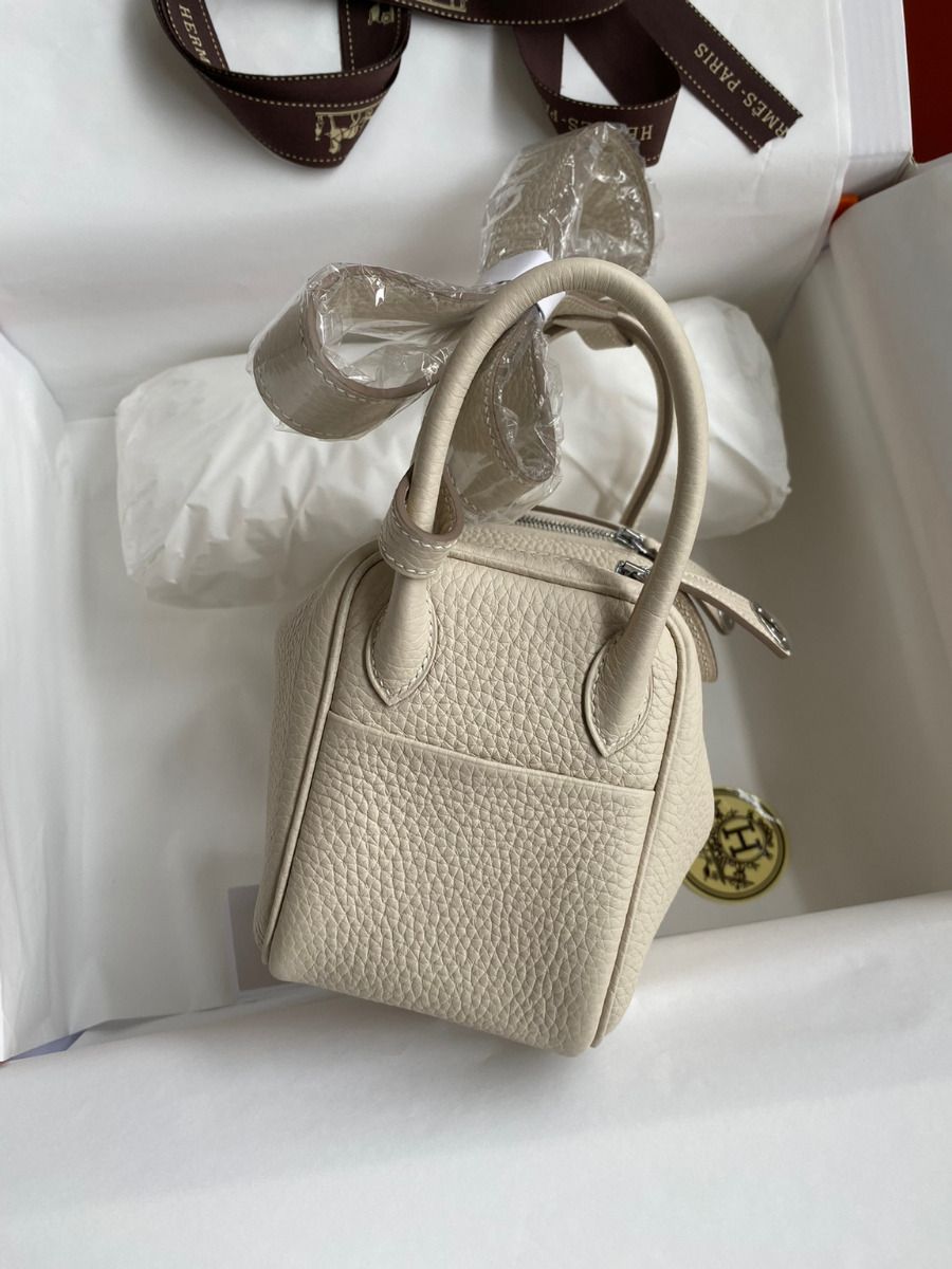 Hermes Mini Lindy Handmade Bag In Craie Clemence Leather - Image 3