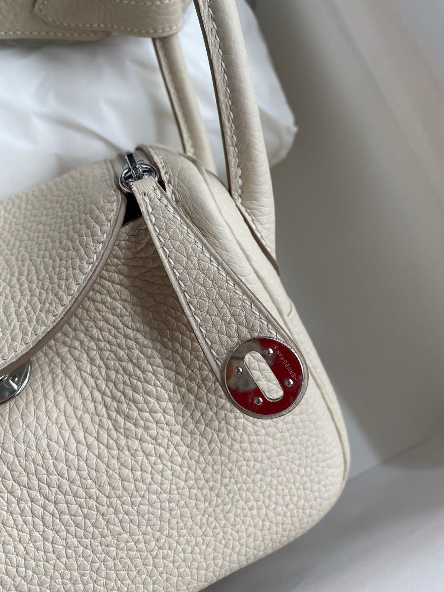 Hermes Mini Lindy Handmade Bag In Craie Clemence Leather - Image 4