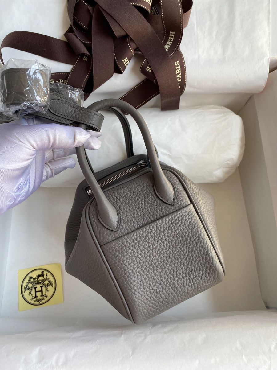 Hermes Mini Lindy Handmade Bag In Etain Clemence Leather - Image 3