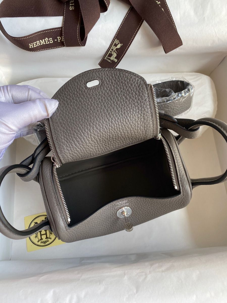 Hermes Mini Lindy Handmade Bag In Etain Clemence Leather - Image 7
