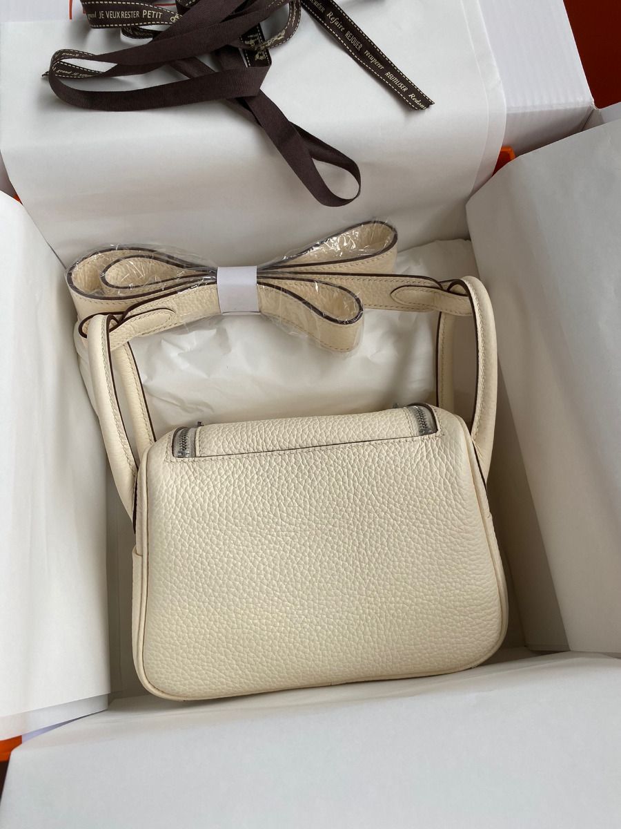 Hermes Mini Lindy Handmade Bag In Nata Clemence Leather - Image 3