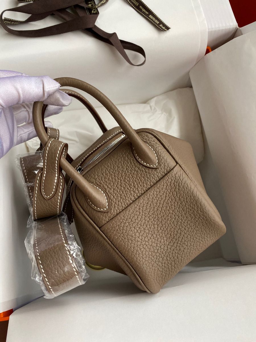 Hermes Mini Lindy Handmade Bag In Taupe Clemence Leather - Image 5