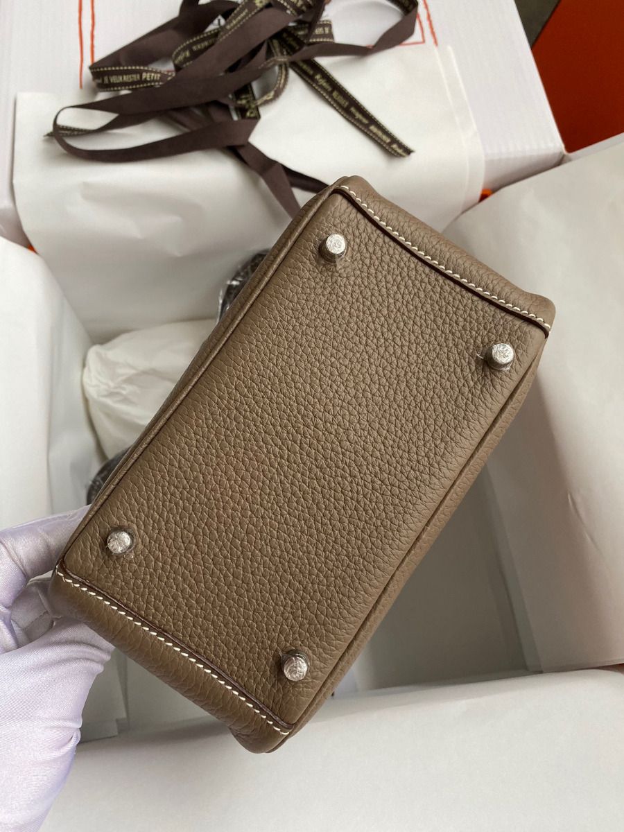 Hermes Mini Lindy Handmade Bag In Taupe Clemence Leather - Image 9