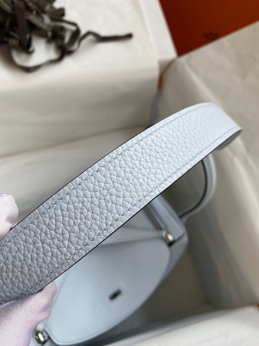 Hermes Lindy 26 Handmade Bag In Blue Brume Clemence Leather - Image 8