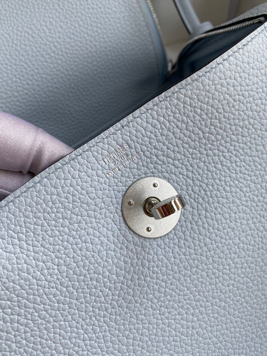 Hermes Lindy 26 Handmade Bag In Blue Brume Clemence Leather - Image 9