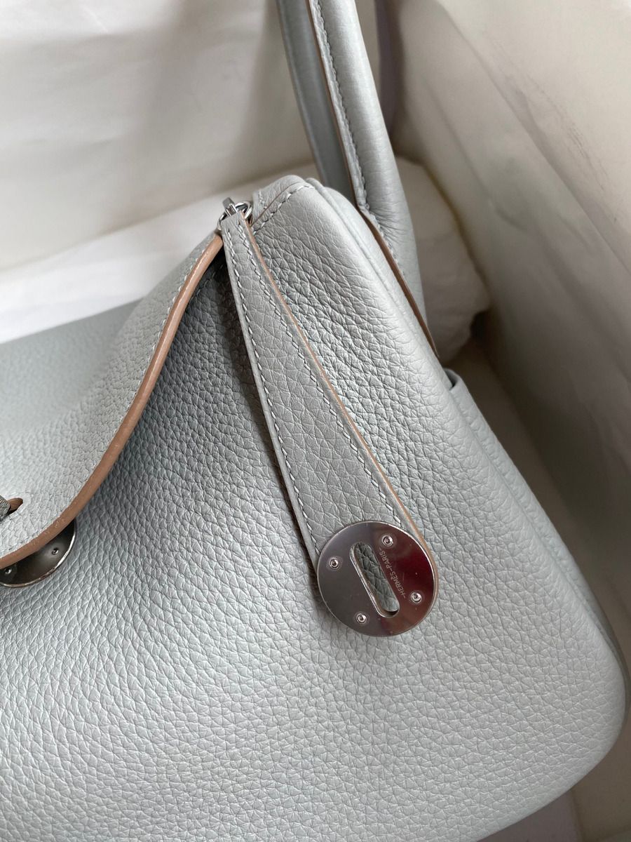 Hermes Lindy 26 Handmade Bag In Blue Glacier Clemence Leather - Image 4