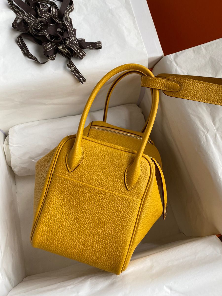 Hermes Lindy 26 Handmade Bag In Jaune Ambre Clemence Leather - Image 3