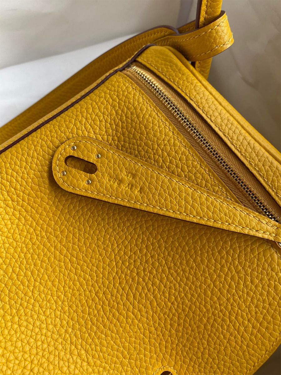 Hermes Lindy 26 Handmade Bag In Jaune Ambre Clemence Leather - Image 6