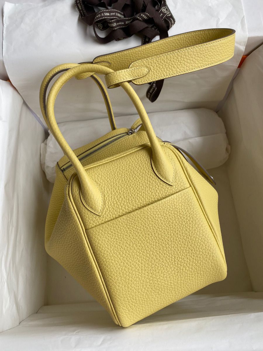 Hermes Lindy 26 Handmade Bag In Jaune Poussin Clemence Leather - Image 3