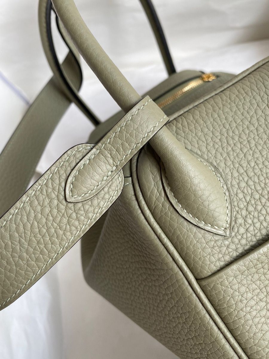 Hermes Lindy 26 Handmade Bag In Sauge Clemence Leather - Image 5