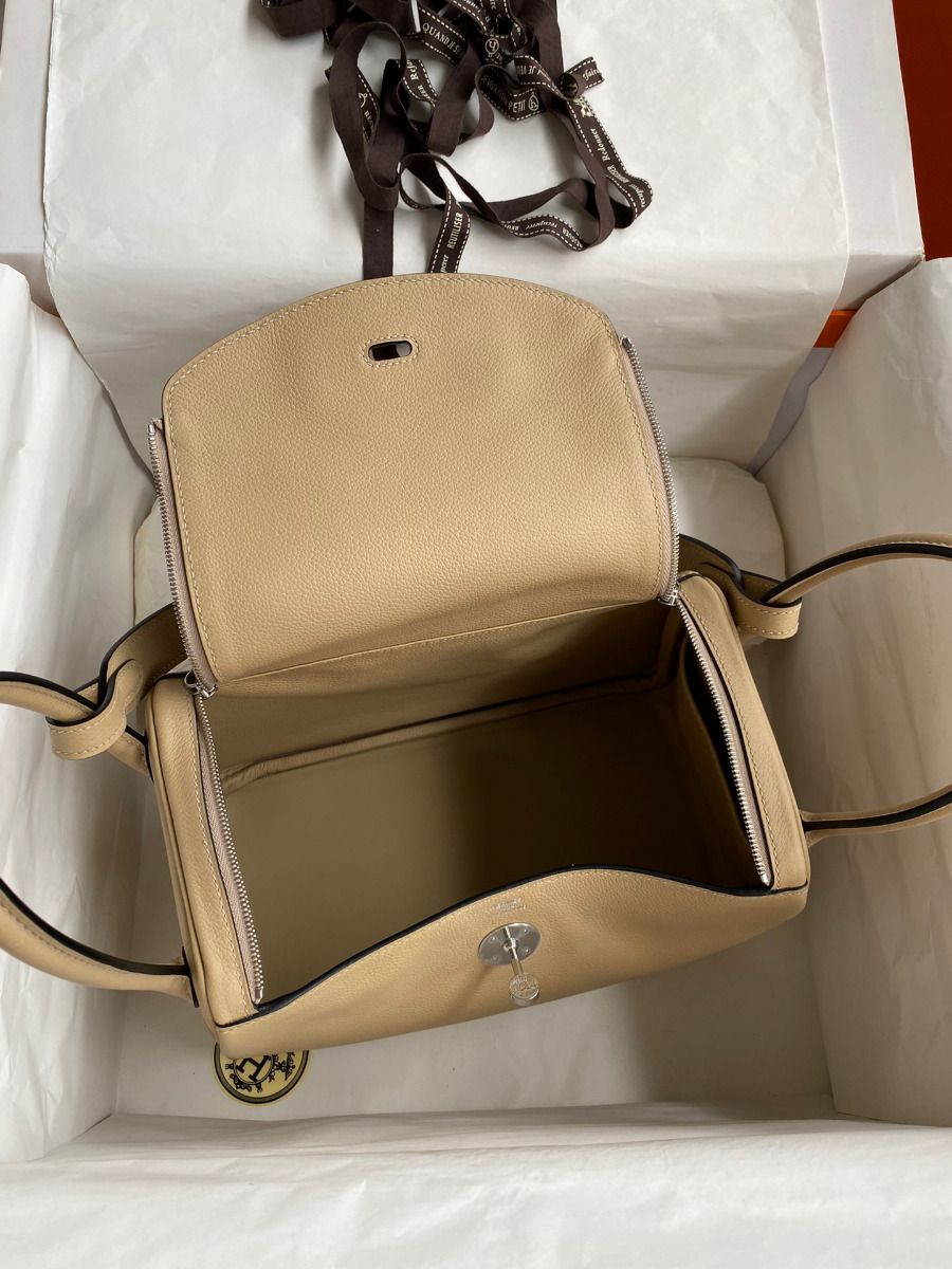 Hermes Lindy 26 Handmade Bag In Trench Clemence Leather - Image 9